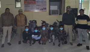 ग्रेटर नोएडा : वाहन चोरी करने वाले पांच गिरफ्तार, नौ गाड़ियां बरामद